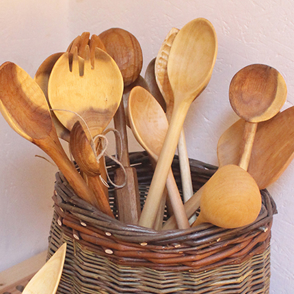 photo de cuillères en bois