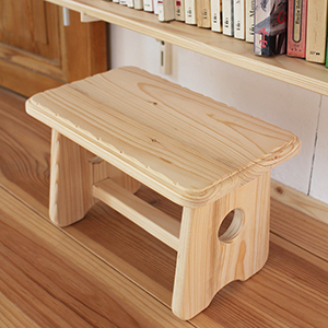 photo d'un marchepied en bois