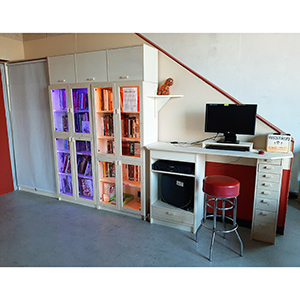 photo de meubles de rangement et bureau sur mesure réalisés en bois