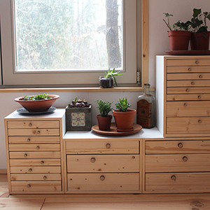 photo de quatre blocs de rangement à tiroirs